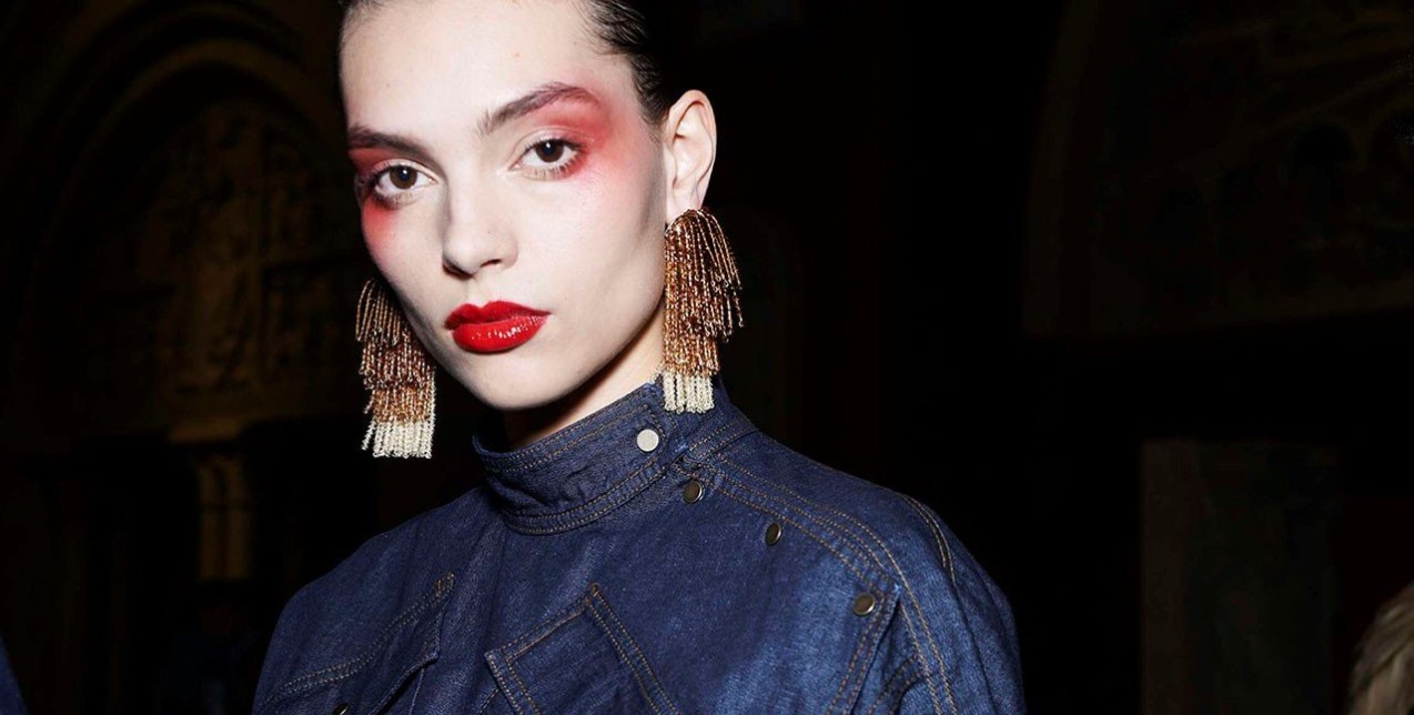 Draping: Όσα πρέπει να ξέρετε για τον νέο τρόπο εφαρμογής της σκιάς 