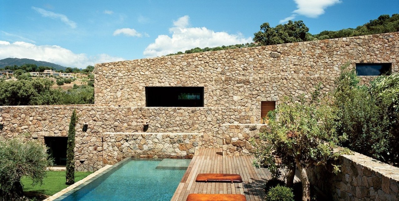 Μια ονειρεμένη πέτρινη κατοικία στην Κορσική θα σας μαγέψει με την πρώτη ματιά