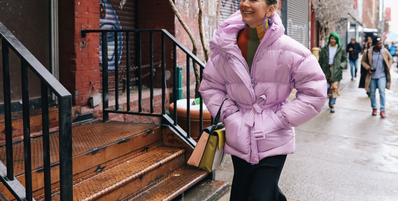 Look of the week: Το μπουφάν που κάνει θραύση στα street style looks