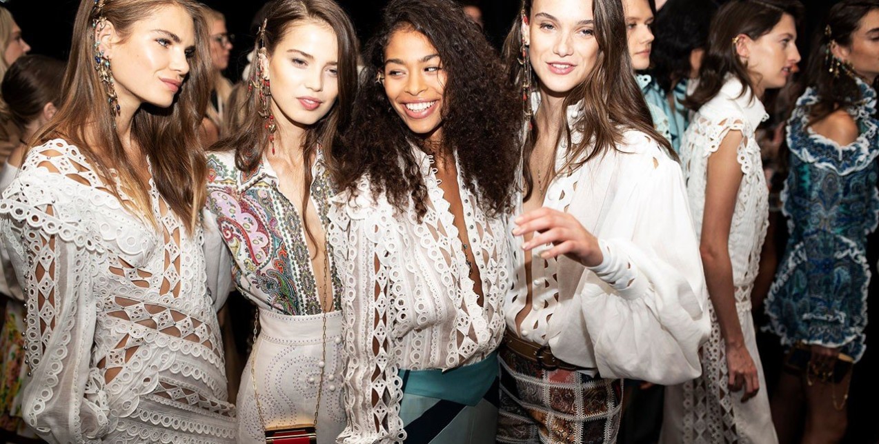 5 podcasts που πρέπει να ακούσετε αν αγαπάτε τον κόσμο της ομορφιάς