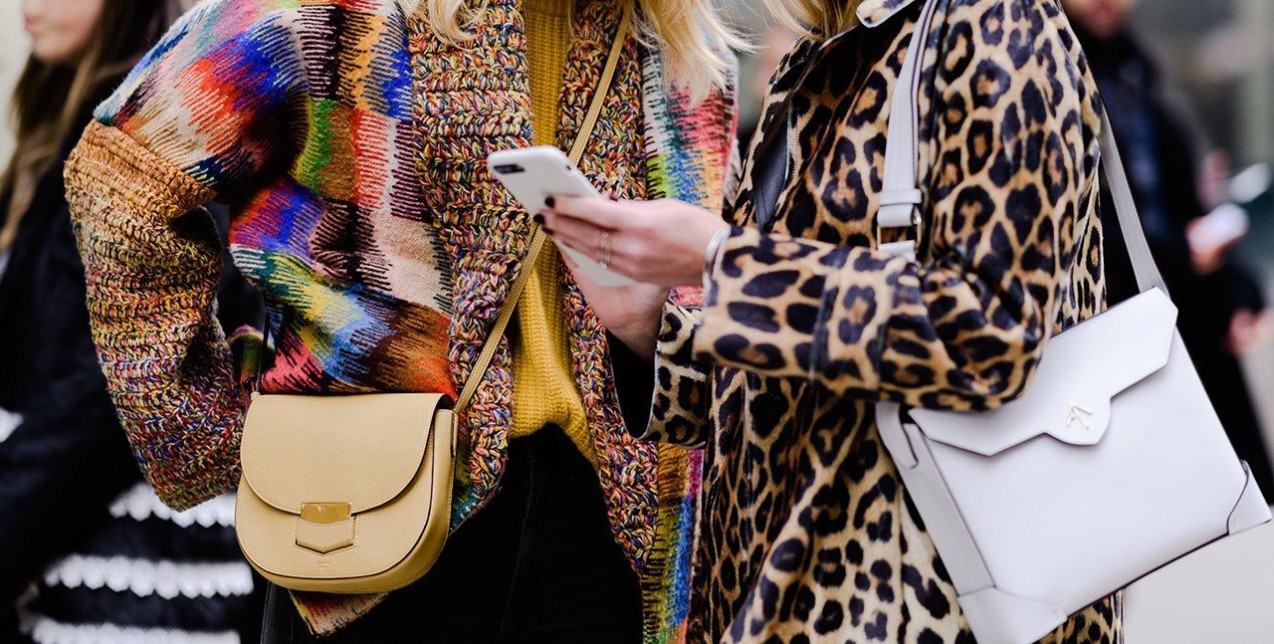 Τι φανερώνει για εσάς ο τρόπος που κρατάτε την τσάντα σας 