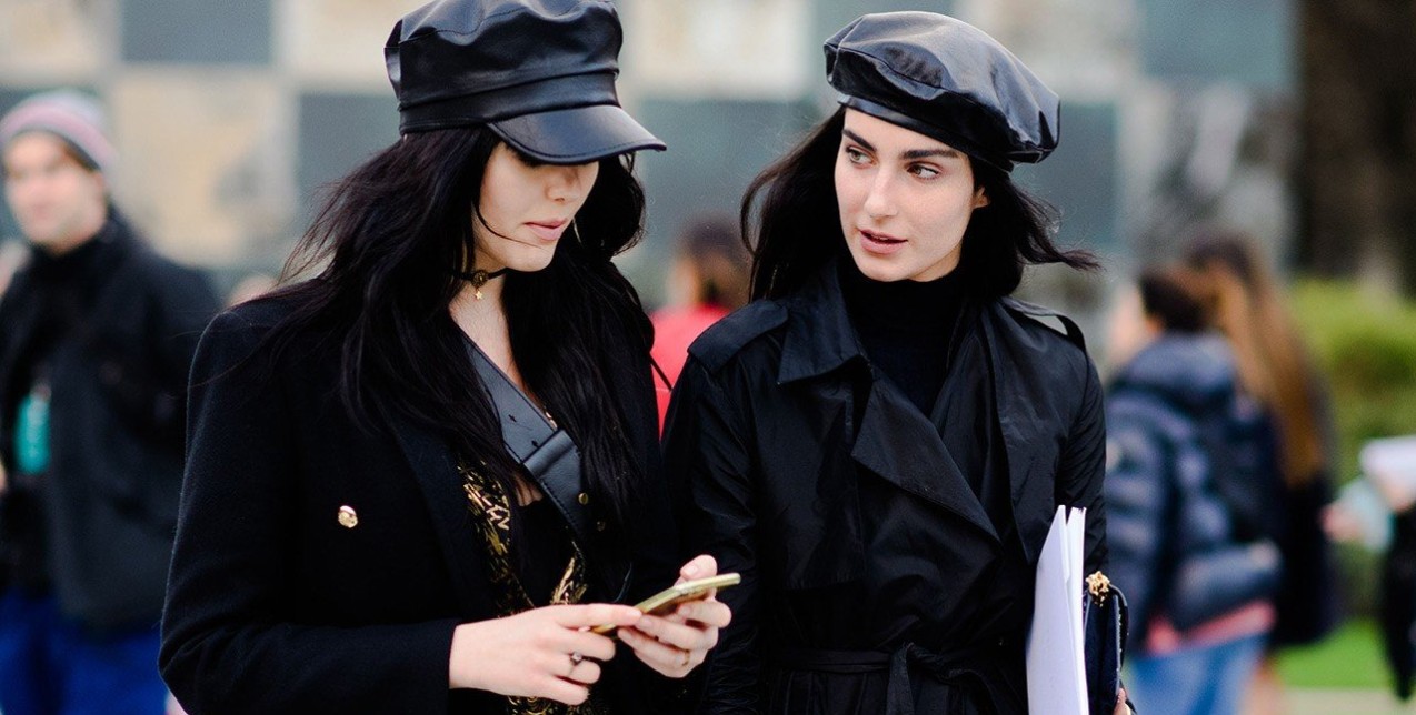 Τα πιο στιλάτα καπέλα που θα σας κρατήσουν ζεστές με fashionable τρόπο