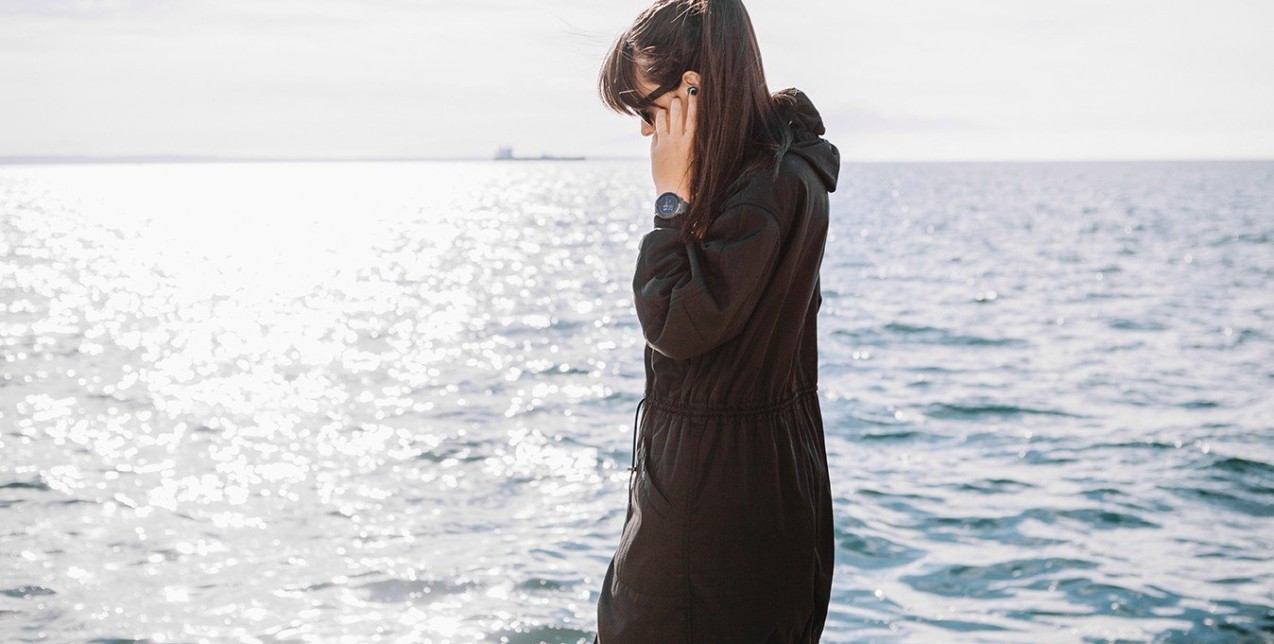 Meditation & music: Η πρωινή ρουτίνα της Beauty Director του GLOW  