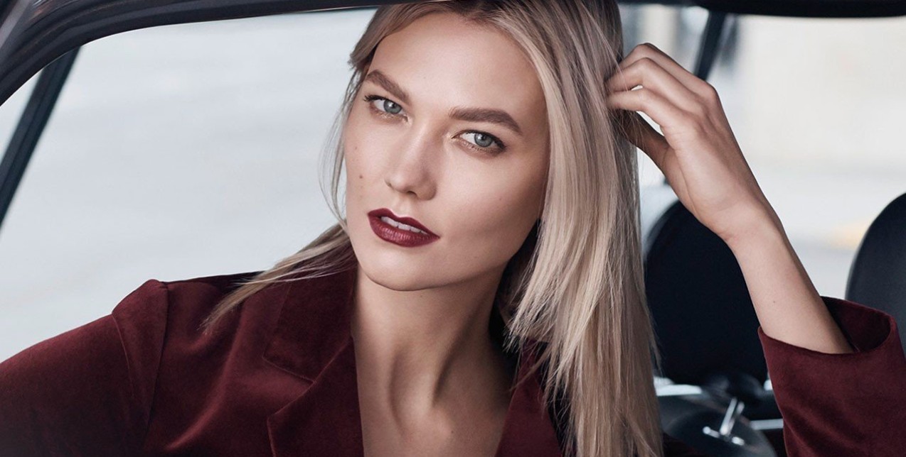 Το μυστικό για να φορέσετε το σκούρο κραγιόν αν έχετε μικρά χείλη 