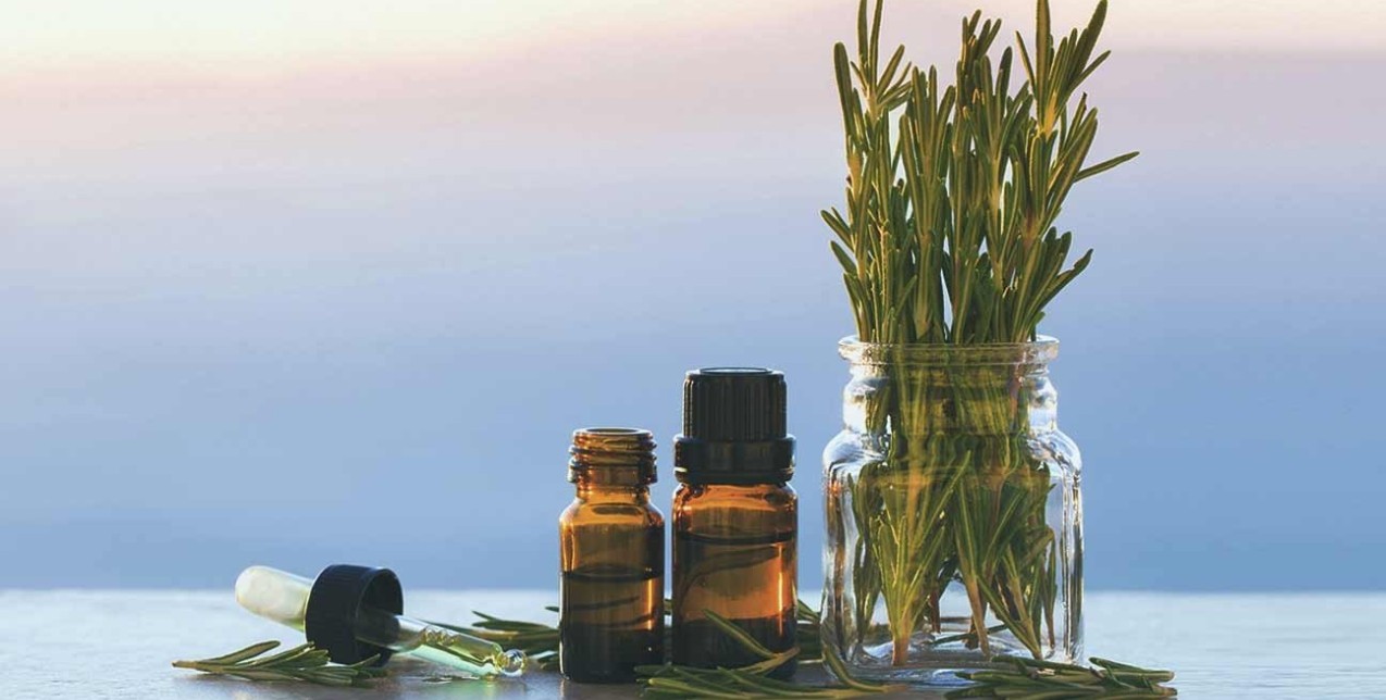 Πείτε αντίο σε ξηρότητα και ακμή με τα κατάλληλα αιθέρια έλαια