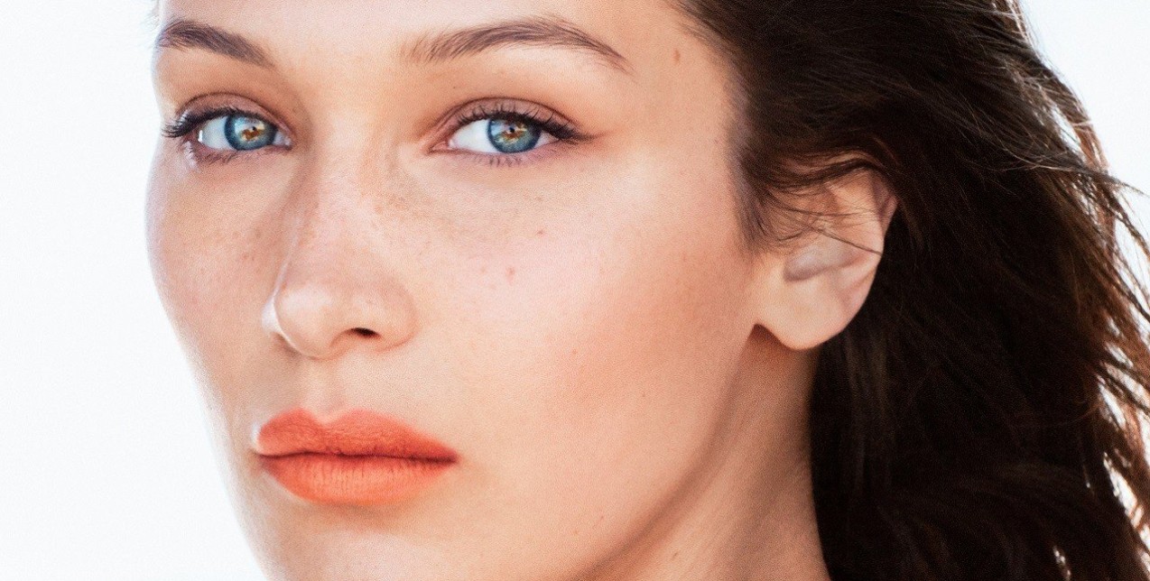Πώς να υιοθετήσετε πρώτες το απόλυτο χρώμα του 2019 στο μακιγιάζ σας 
