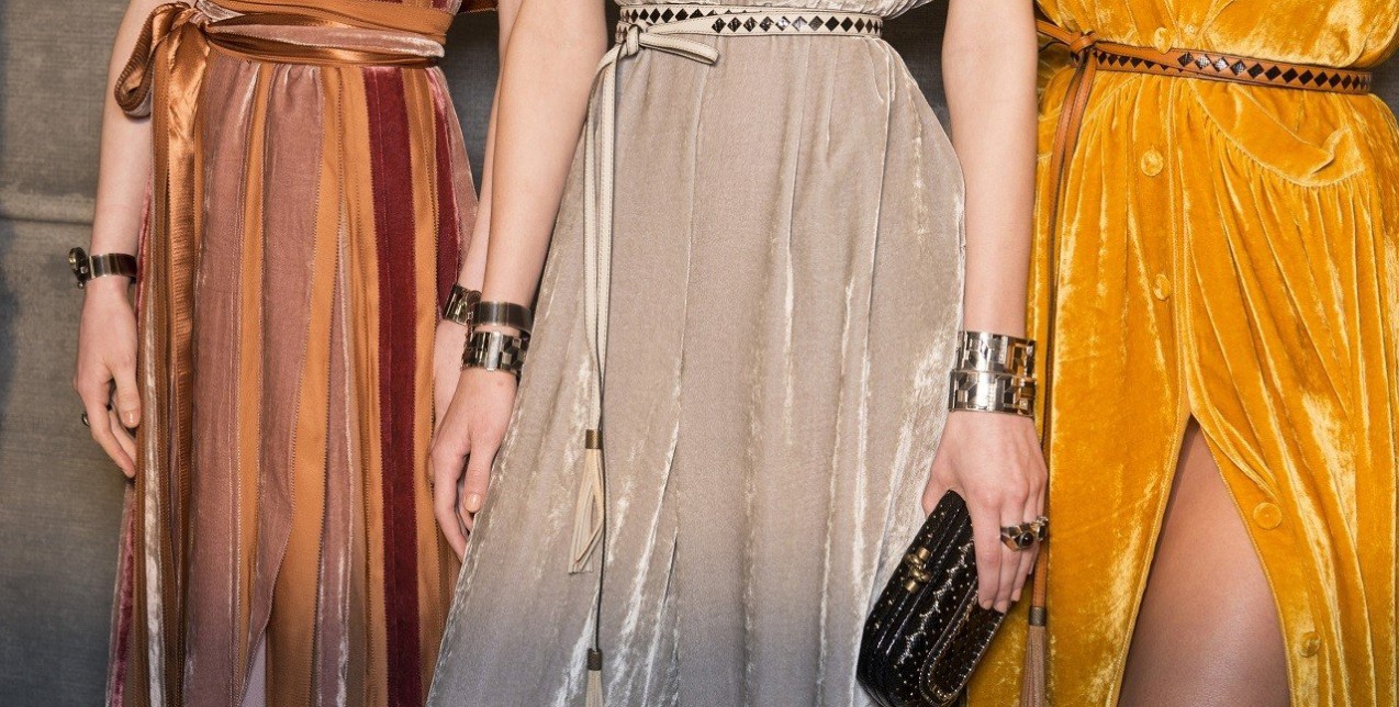 The velvet trend: Πώς θα φορέσετε το πιο chic ύφασμα της σεζόν