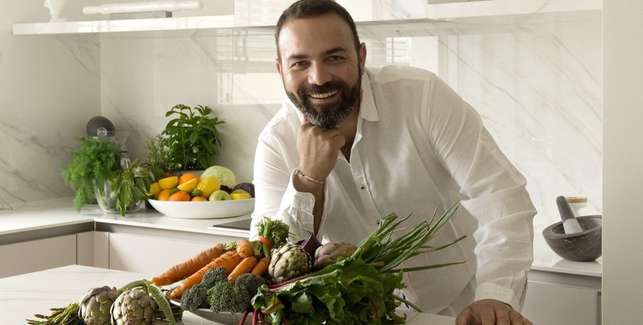 O nomad chef Ανδρέας Λαγός μοιράζεται τα δικά του χριστουγεννιάτικα μυστικά