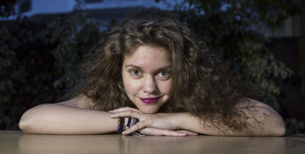 Η Λίλα Μπακλέση μας μιλά για έναν έρωτα Κάτω απ’ τ’ Αστέρια