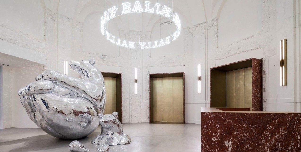 Ένα υπέροχο, νέο showroom ενός διάσημου οίκου άνοιξε τις πύλες του στο Μιλάνο