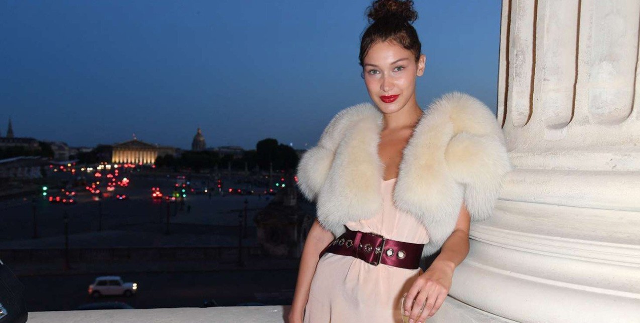 Πώς θα φορέσετε τις μεγάλες ζώνες που είναι πάλι στη μόδα