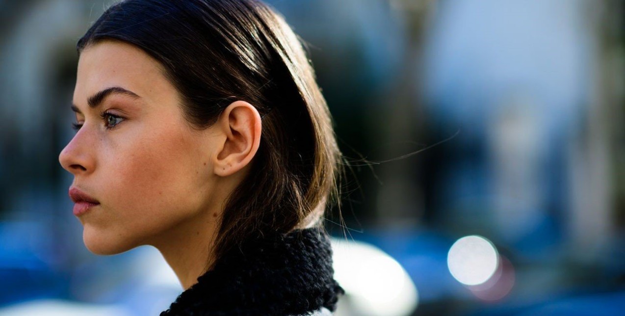 Δώστε τέλος στα ενοχλητικά κόκκινα σημάδια που αφήνει η ακμή