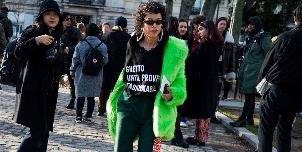 Πως θα κάνετε ένα glam update στο αγαπημένο σας φούτερ 