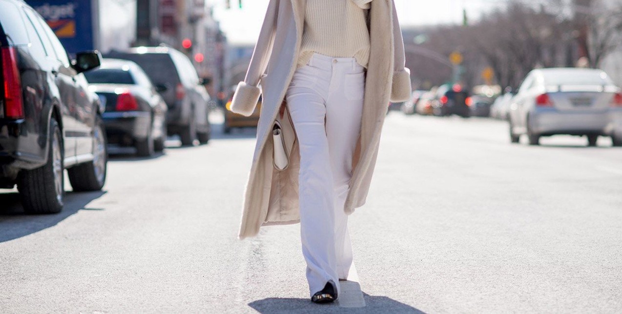 Φορέστε σωστά το λευκό τζιν και θα ξεχάσετε τα κλασικά blue jeans 