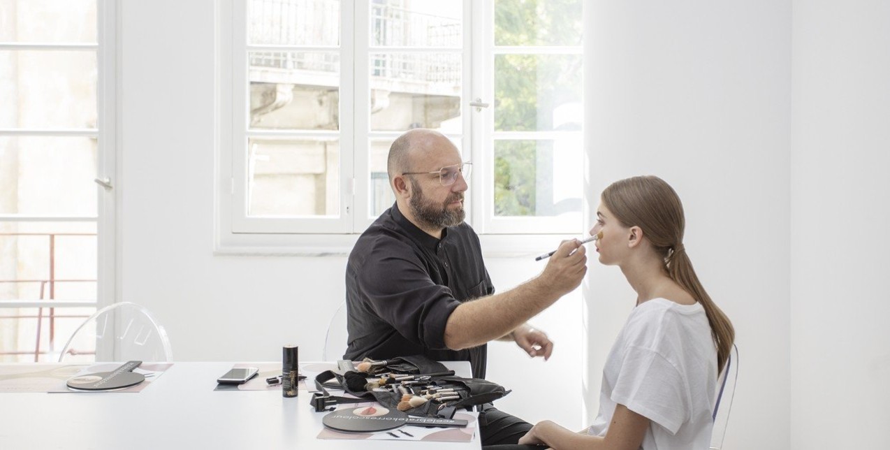 Γιάννης Σίσκος: Ο Έλληνας makeup artist που διαπρέπει στο εξωτερικό 