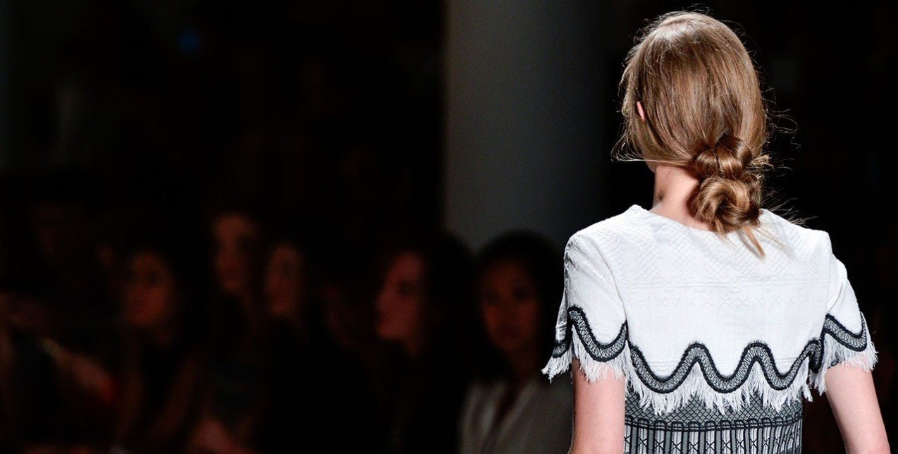 Banana Buns: Μάθετε τα πάντα για το αγαπημένο hairstyle των Γαλλίδων 