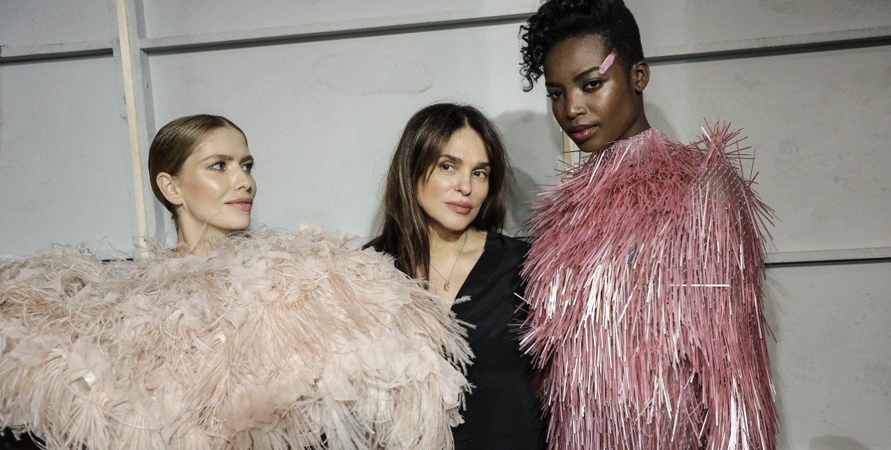 Χρώματα και κομψότητα στο Celia Kritharioti Couture show στο Παρίσι