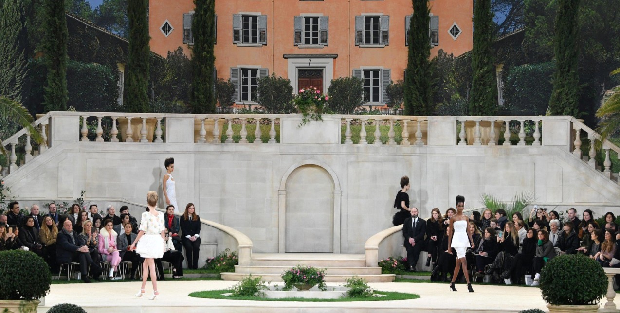 Εβδομάδα Υψηλής Ραπτικής: Τα σκηνικά και οι λαμπεροί καλεσμένοι από τα καλύτερα shows 