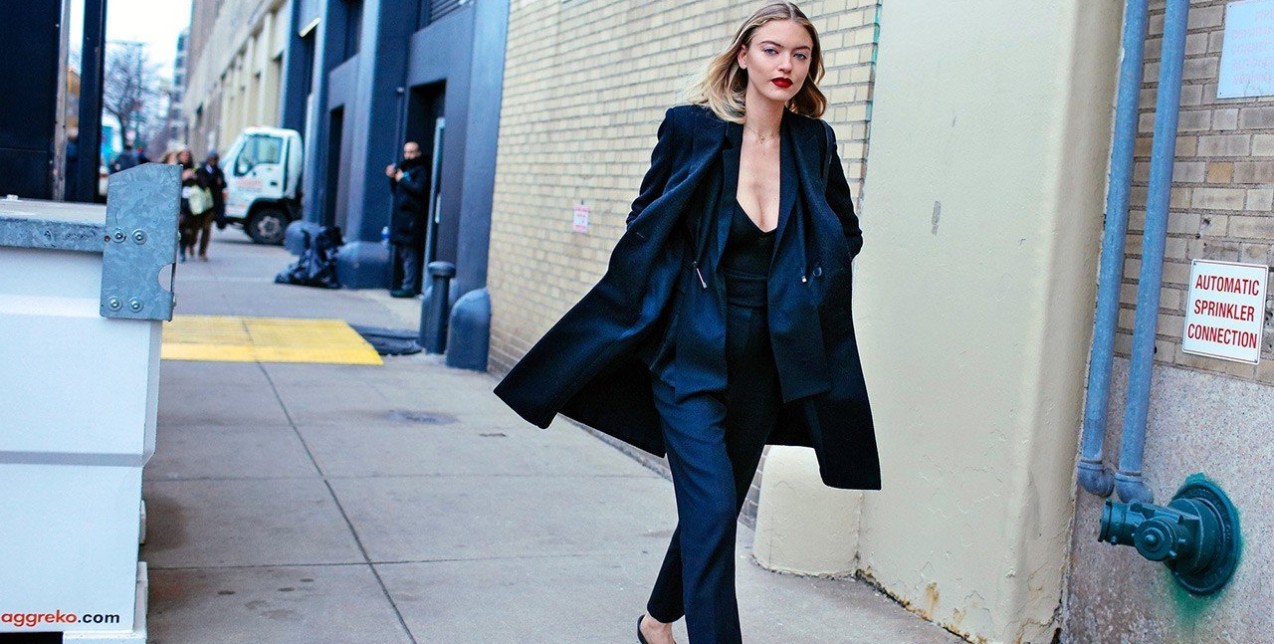 Ποιος είπε ότι το navy blue και το μαύρο δεν ταιριάζουν;