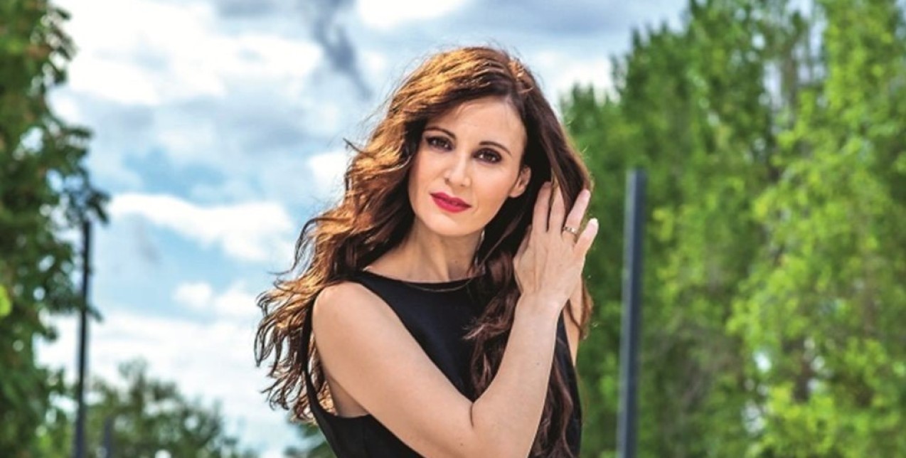 5 λεπτά με την Αγγελική Λάμπρη για τη μητρότητα και το θέατρο