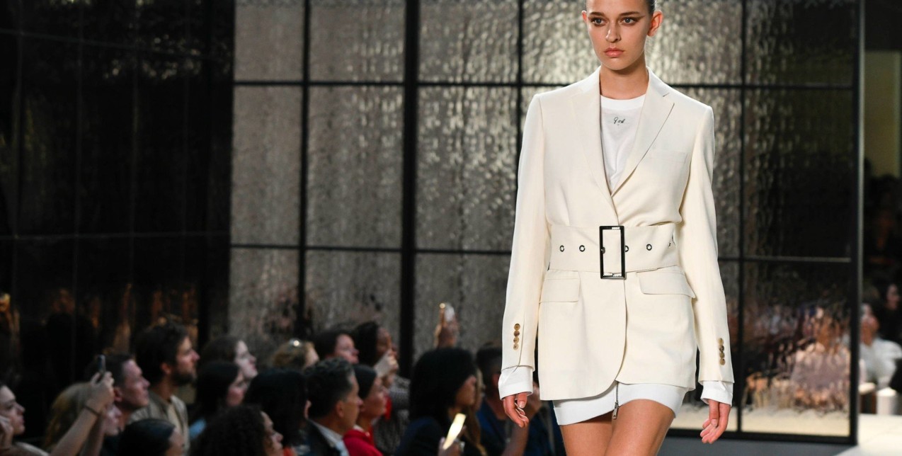 Less is more: Ο κόσμος της μόδας υμνεί τον μινιμαλισμό