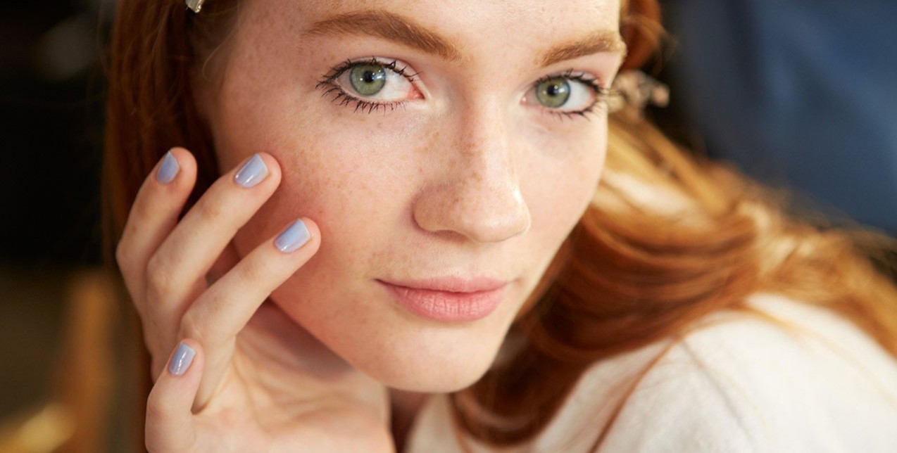 Διορθώστε σε 4 βήματα το χαλασμένο μανικιούρ σας χωρίς να το σβήσετε 