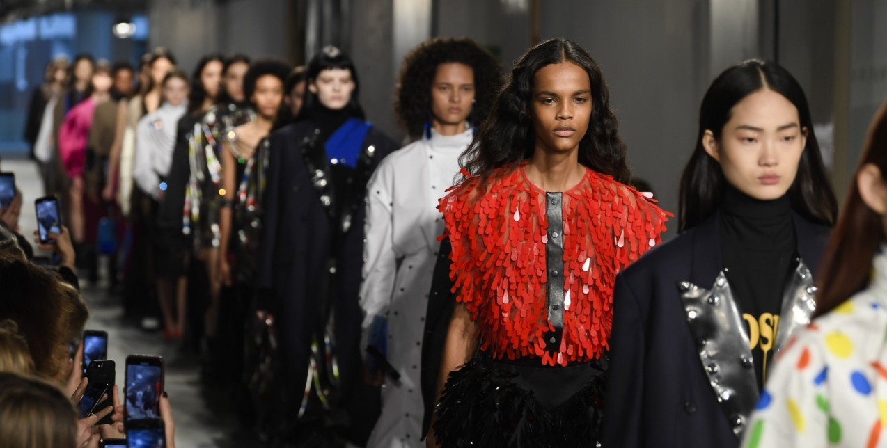 London Fashion Week: 4 εκθαμβωτικά catwalks που έκλεψαν τις εντυπώσεις