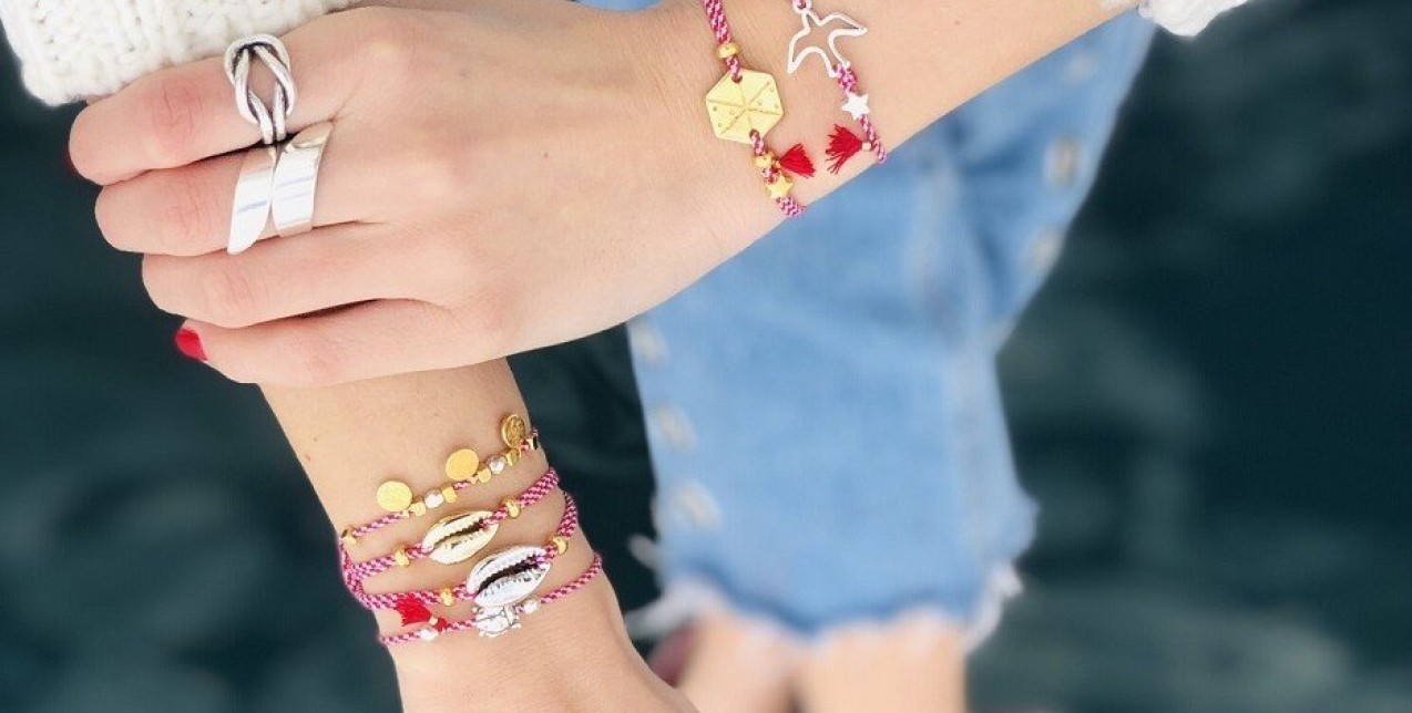 Ελληνίδες σχεδιάστριες προτείνουν τα must have μαρτάκια για φέτος