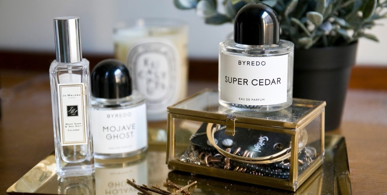 Δείτε πώς βάζουν οι Γαλλίδες το άρωμά τους για να διαρκεί όλη μέρα