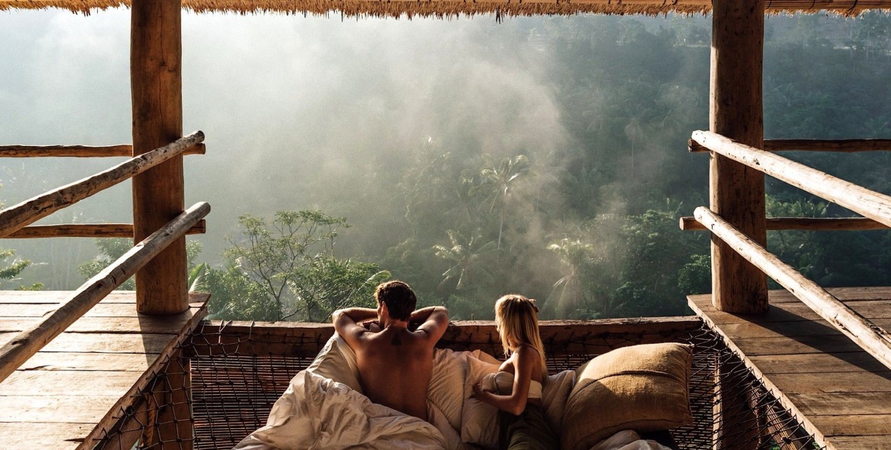 Έρευνες αποκαλύπτουν γιατί τα ζευγάρια που ταξιδεύουν μαζί παραμένουν δεμένα