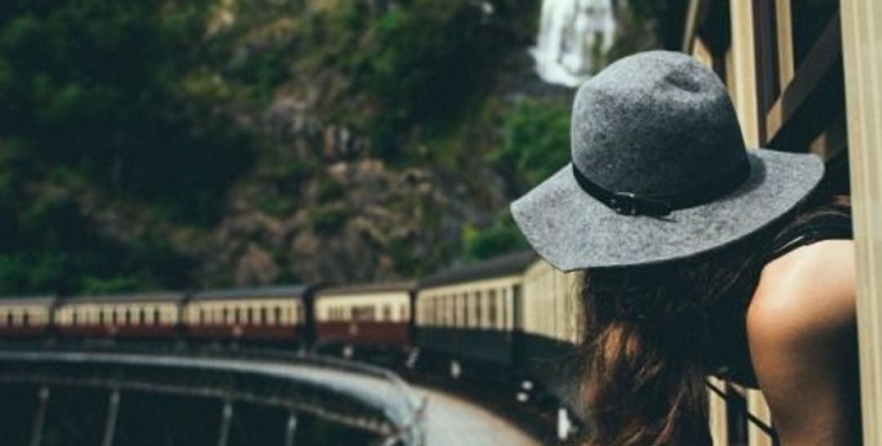 Πρέπει να δουλέψετε ενώ ταξιδεύετε; 7 tips που θα σας βοηθήσουν