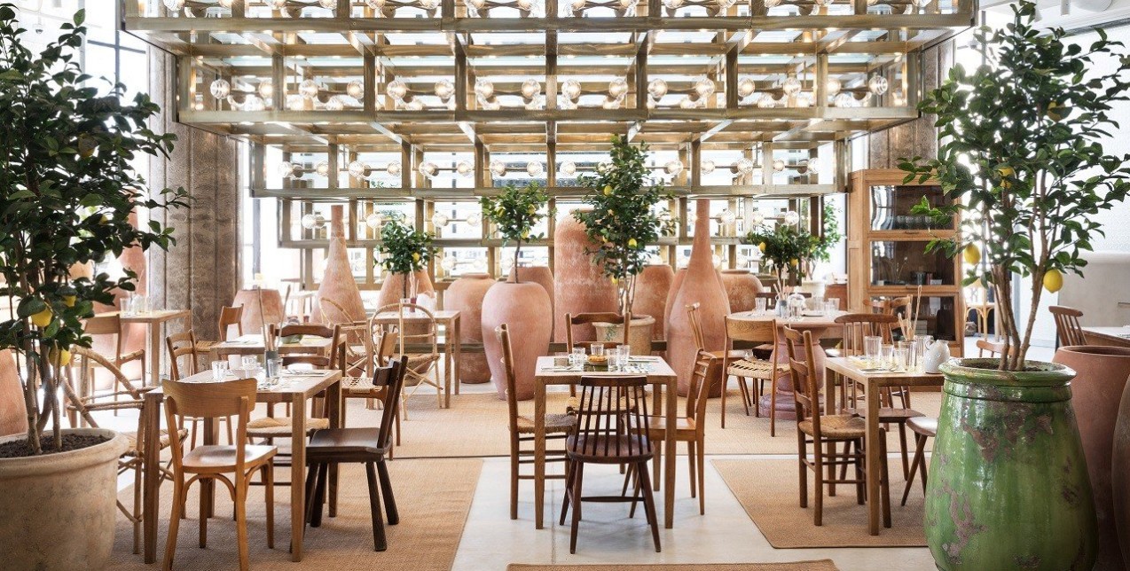 Ο Jacquemus άνοιξε ένα café στο Παρίσι και είναι απόλυτα ινσταγκραμικό