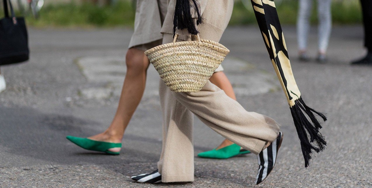 Οι τσάντες αυτή τη σεζόν πρέπει να είναι από φυσικό υλικό 