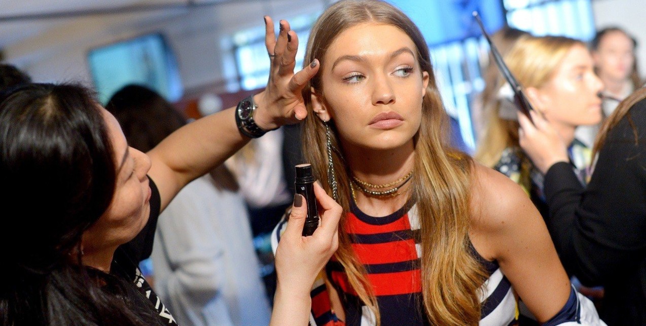 5 αιθέρια έλαια για να μακρύνουν τα μαλλιά σας γρηγορότερα