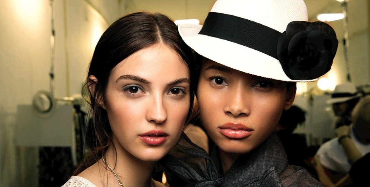 Τα καλλυντικά που πρέπει να έχετε μαζί σας σε κάθε ταξίδι