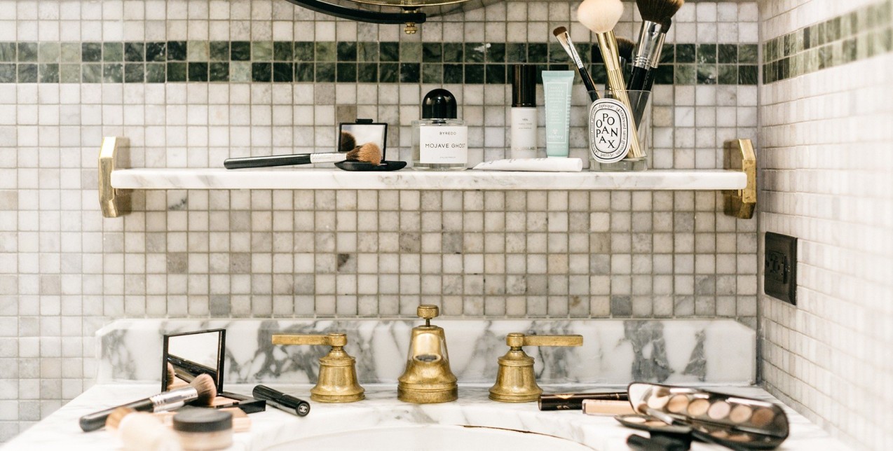 Οργανώστε τα καλλυντικά σας με βάση τους κανόνες της Marie Kondo