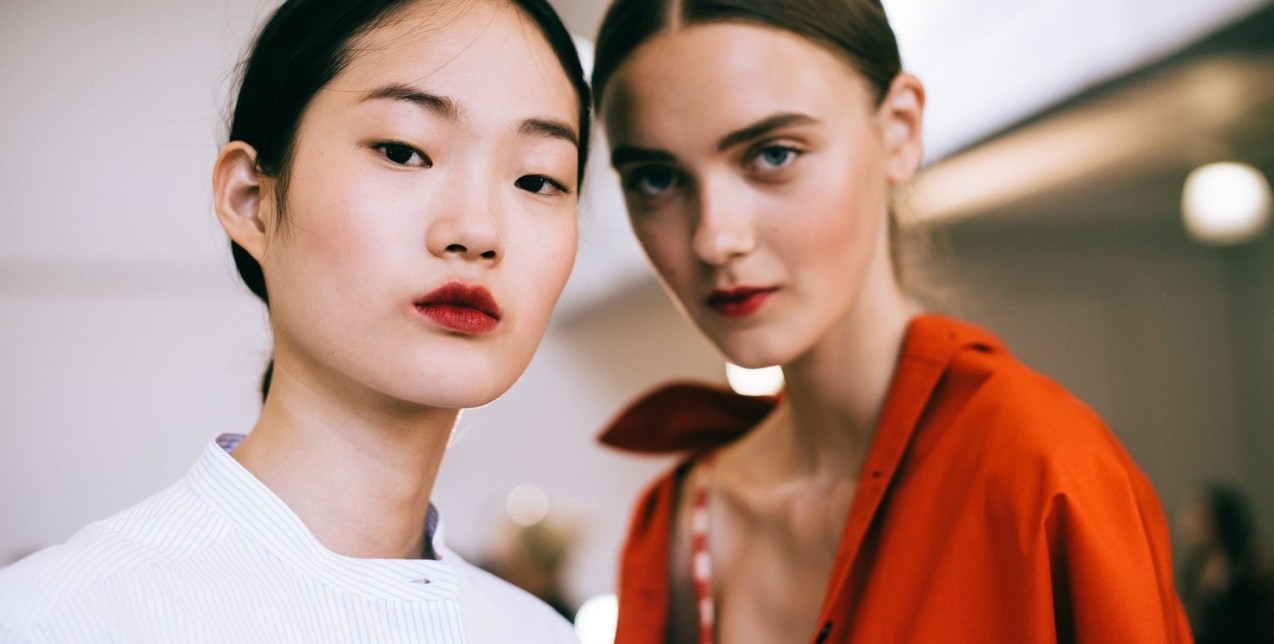 Λεία επιδερμίδα: 6 makeup tips για να απλώσετε το primer και να την αποκτήσετε