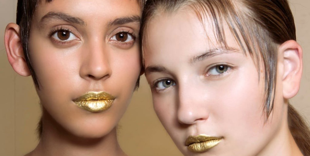 Gold metallics: Το μακιγιάζ των γιορτών επιτάσσει χρυσό και λάμψεις 