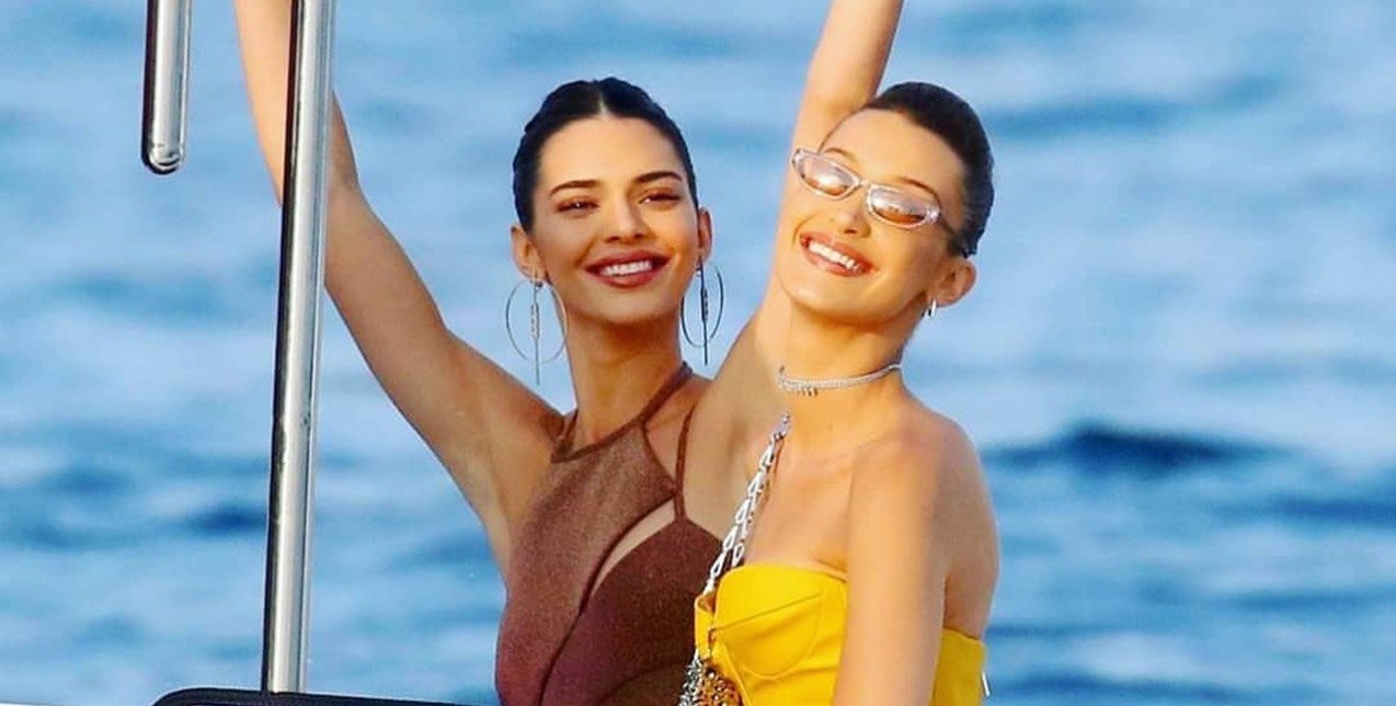 Τα trends που επιλέγουν οι celebrities για τις φετινές τους διακοπές 