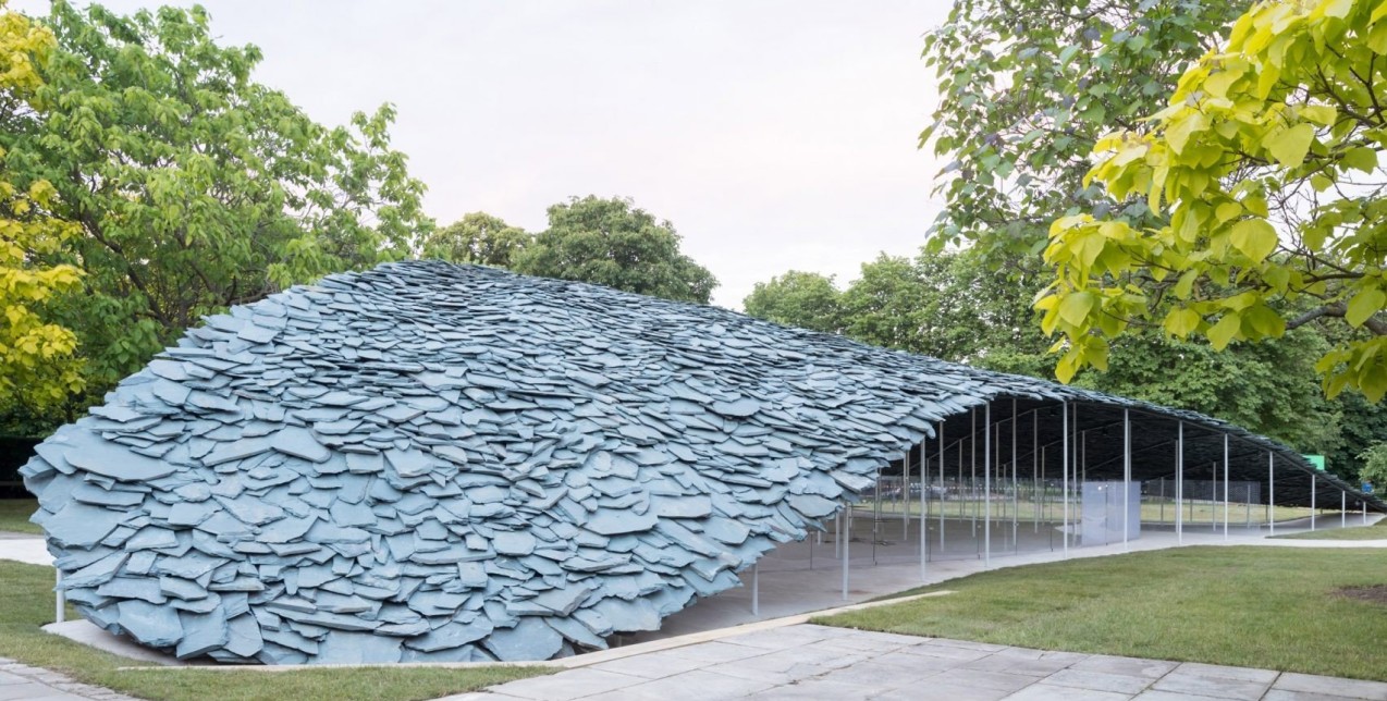 Ο Ιάπωνας αρχιτέκτονας Junya Ishigami δημιούργησε μια σπηλιά φτιαγμένη από βράχους 