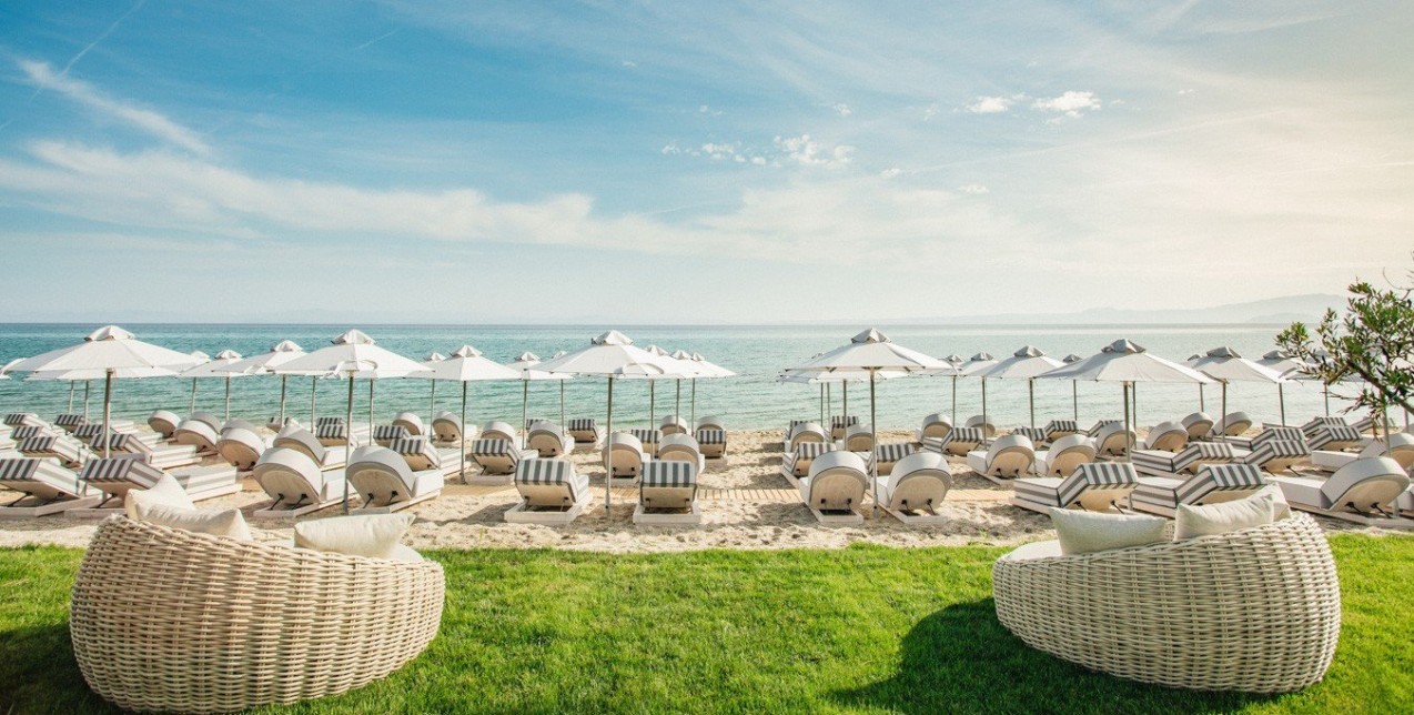 Beach bars στο πρώτο πόδι Χαλκιδικής που δίνουν τον ρυθμό για ένα αξέχαστο καλοκαίρι