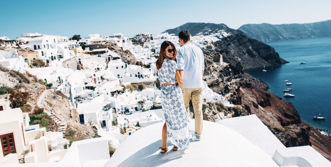 Summer lovers: Γιατί είναι τόσο εύκολο να ερωτευτούμε το καλοκαίρι;