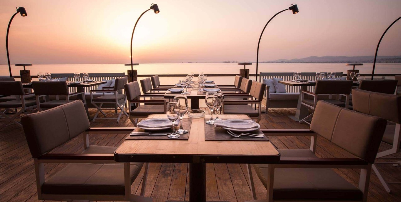 Bar-restaurants της Θεσσαλονίκης δίπλα στο κύμα υπόσχονται μοναδικές στιγμές