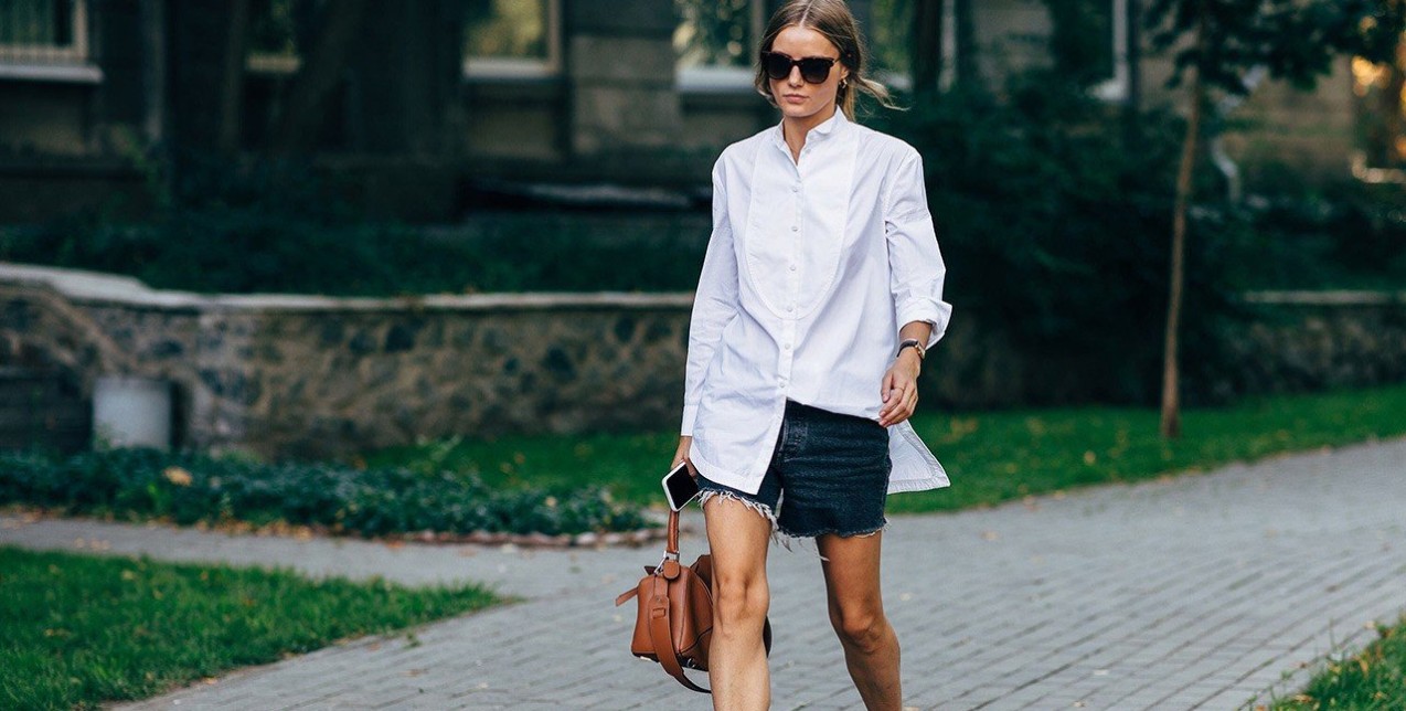 Σας πάει μεγάλη η μπλούζα; Πως θα τη μικρύνετε μόνες στο σπίτι