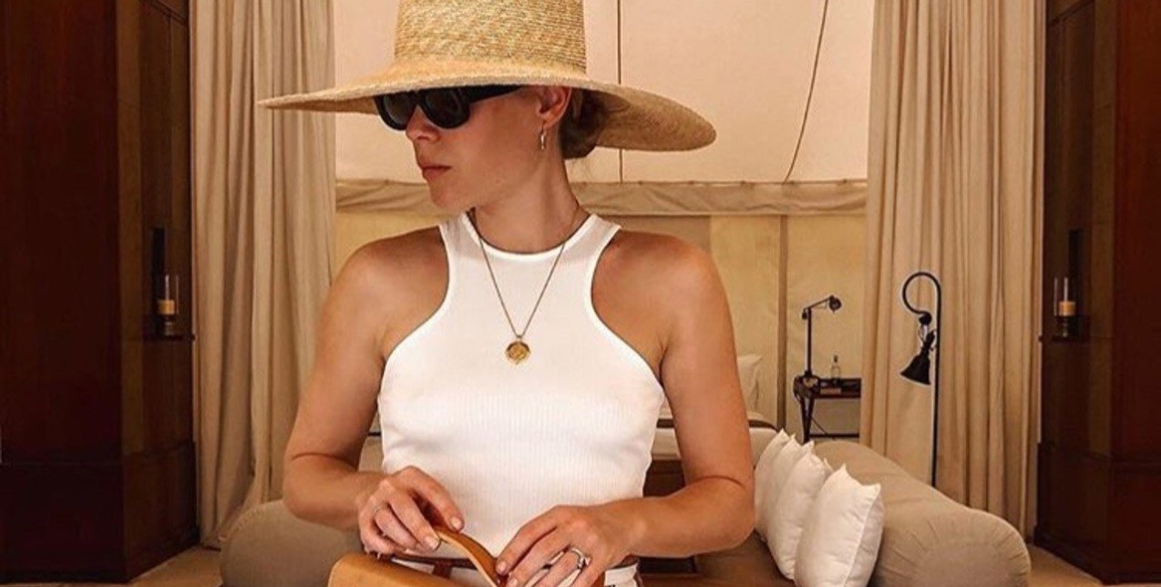 Τα it girls εγκαταλείπουν τα t-shirts για αυτά 3 hot μπλουζάκια 