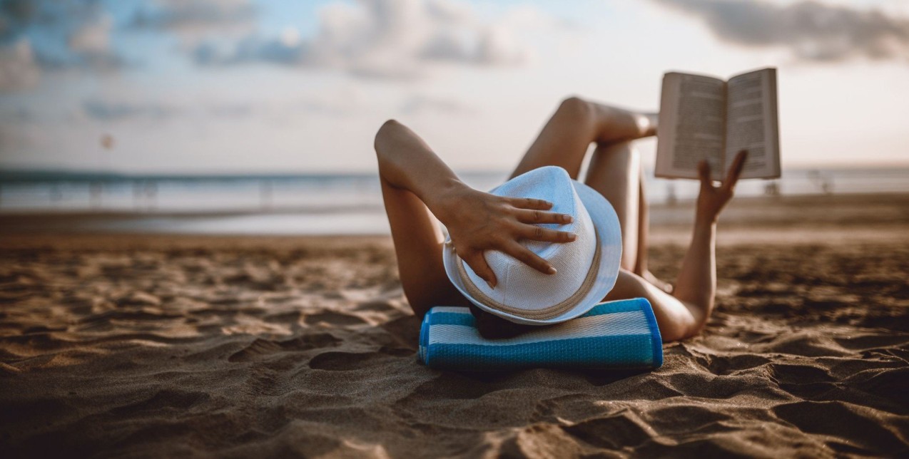 Νέα βιβλία Ελλήνων συγγραφέων για τη βαλίτσα των διακοπών σας