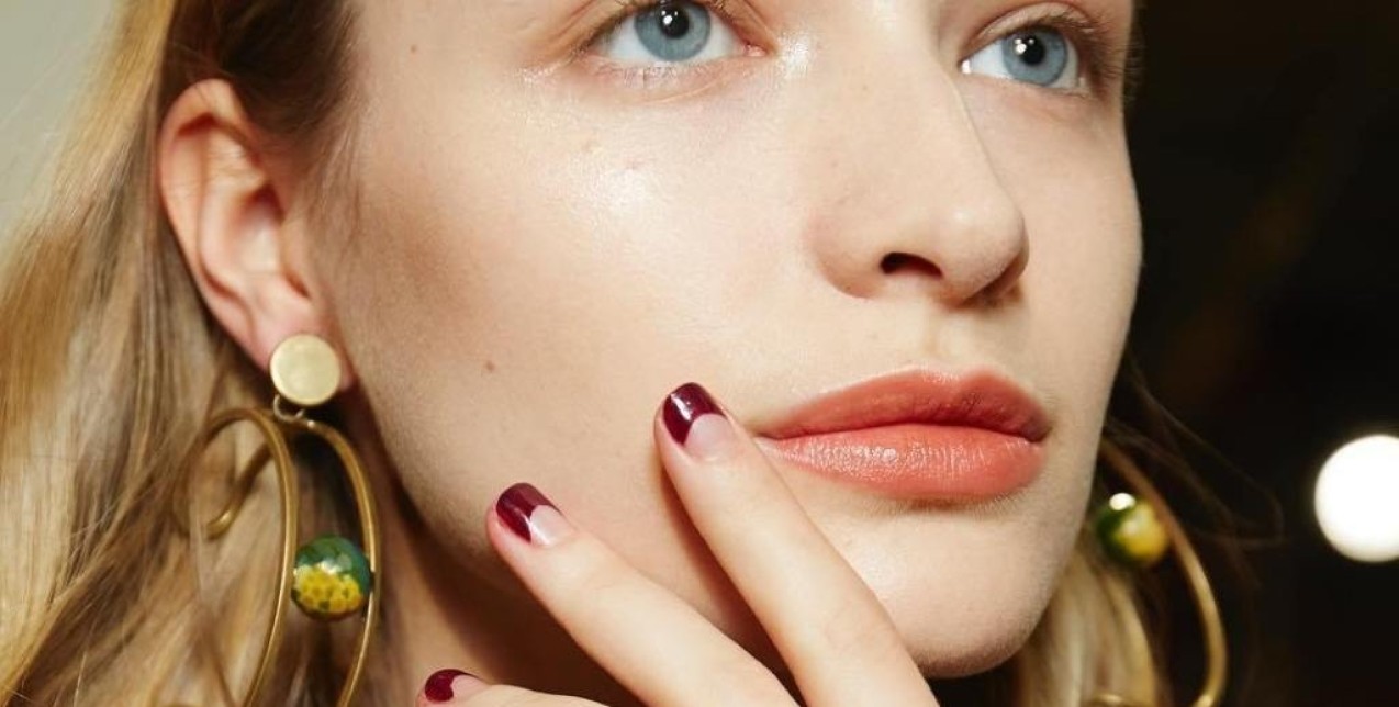 Αυτό είναι το νέο γαλλικό μανικιούρ που έχει κατακλύσει το Instagram