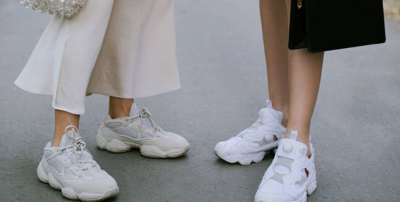 Πώς να φορέσετε τα sneakers σας φέτος το καλοκαίρι