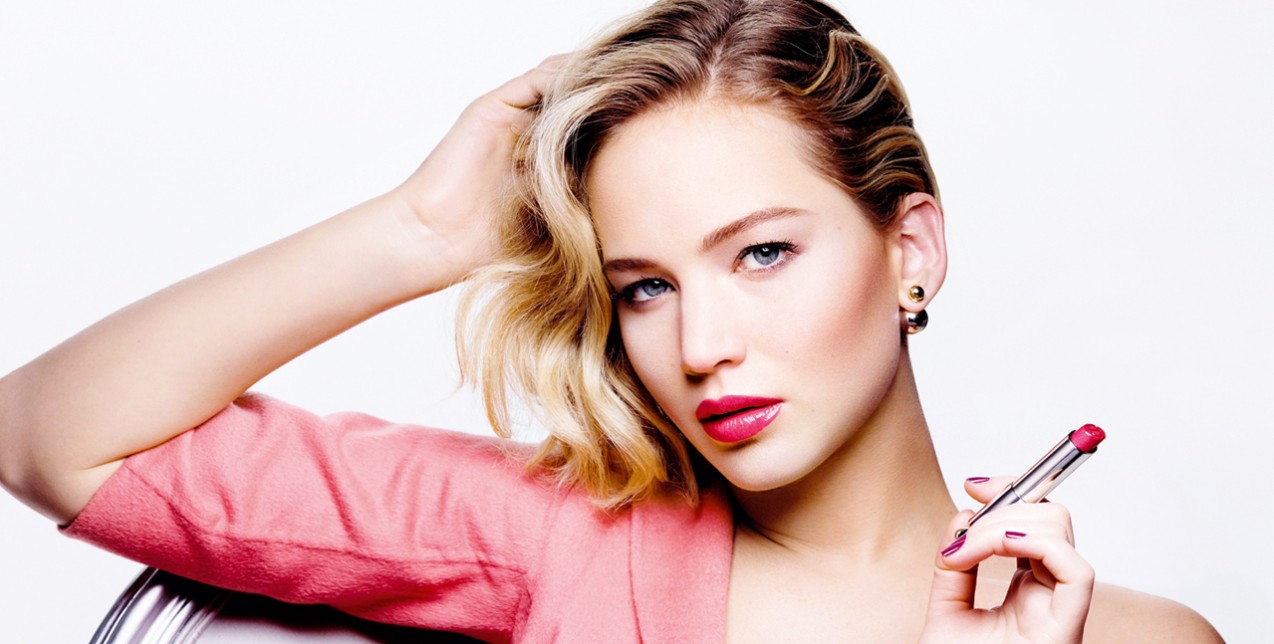 Αποκτήστε τα πιο hot lipstick για juicy και ενυδατωμένα χείλη 