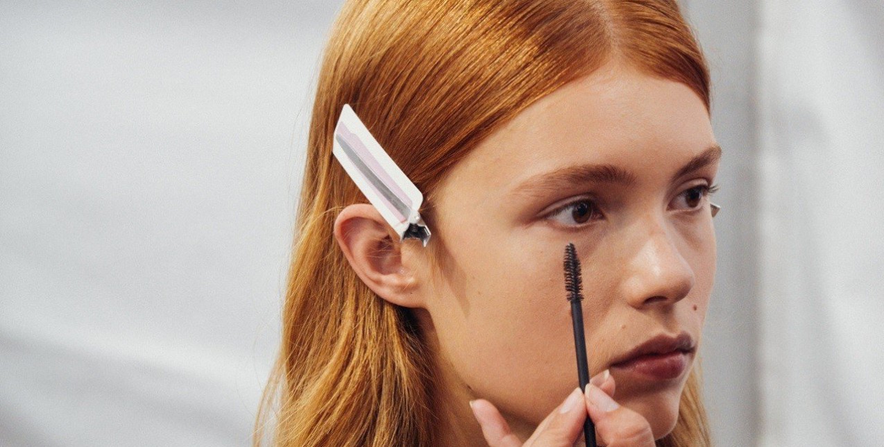 Αναδείξτε το μαύρισμά σας με το ιδανικό μακιγιάζ